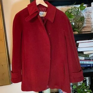 Women’s Max Mara Italy Red 90% virgin wool 10% cashmere Coat. Size 6 feel like S